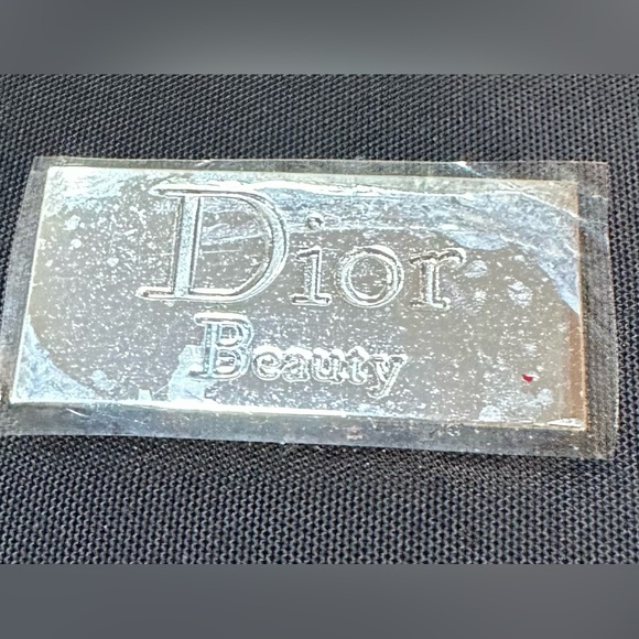 Dior cosmetic Bag with Magnetic closure. Inside is clean. - Picture 3 of 4